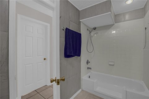 House in DeLand, Florida 3 bedrooms, 128.02 sq.m. № 2207251 - photo 22