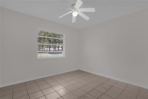 House in DeLand, Florida 3 bedrooms, 128.02 sq.m. № 2207251 - photo 19
