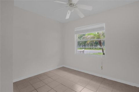 House in DeLand, Florida 3 bedrooms, 128.02 sq.m. № 2207251 - photo 23