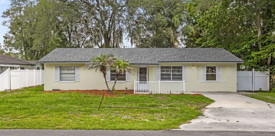 House in DeLand, Florida 3 bedrooms, 128.02 sq.m. № 2207251