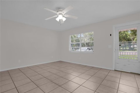 House in DeLand, Florida 3 bedrooms, 128.02 sq.m. № 2207251 - photo 3
