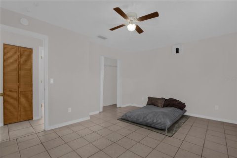 House in DeLand, Florida 3 bedrooms, 128.02 sq.m. № 2207251 - photo 17