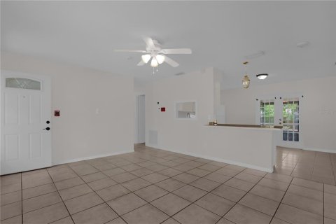 House in DeLand, Florida 3 bedrooms, 128.02 sq.m. № 2207251 - photo 4