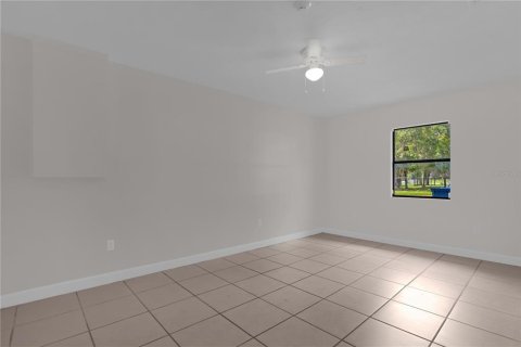 House in DeLand, Florida 3 bedrooms, 128.02 sq.m. № 2207251 - photo 5