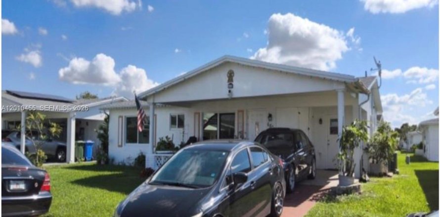 Villa ou maison à Margate, Floride 4 chambres, 130.06 m2 № 2073435