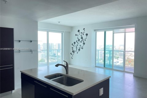 Condo in Miami, Florida, 2 bedrooms  № 2170195