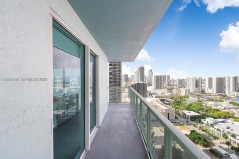 Condo in Miami, Florida, 2 bedrooms  № 2170195 - photo 13