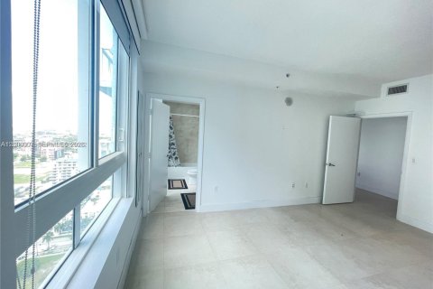 Condo in Miami, Florida, 2 bedrooms  № 2170195 - photo 3
