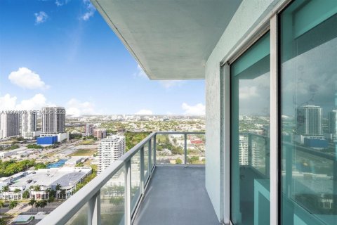 Condo in Miami, Florida, 2 bedrooms  № 2170195 - photo 14