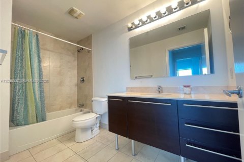 Condo in Miami, Florida, 2 bedrooms  № 2170195 - photo 6