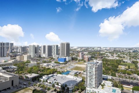 Condo in Miami, Florida, 2 bedrooms  № 2170195 - photo 11
