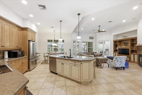 House in Windermere, Florida 4 bedrooms, 268.21 sq.m. № 2198138 - photo 13