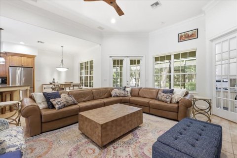 House in Windermere, Florida 4 bedrooms, 268.21 sq.m. № 2198138 - photo 10