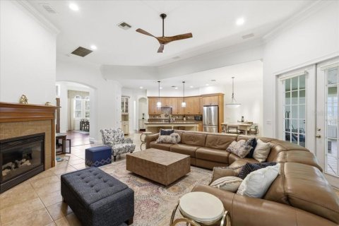 House in Windermere, Florida 4 bedrooms, 268.21 sq.m. № 2198138 - photo 11