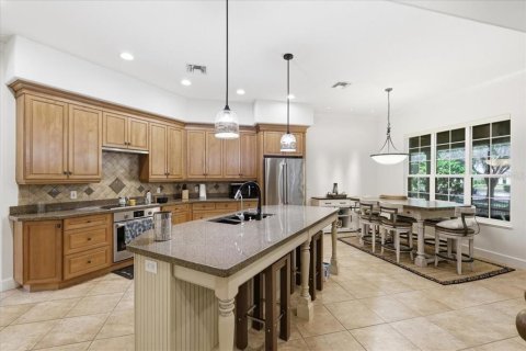 House in Windermere, Florida 4 bedrooms, 268.21 sq.m. № 2198138 - photo 7