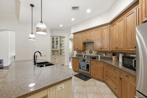 House in Windermere, Florida 4 bedrooms, 268.21 sq.m. № 2198138 - photo 12