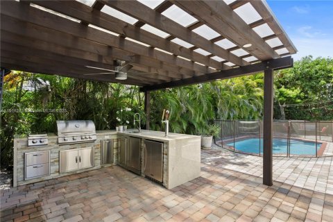 House in Miami, Florida 4 bedrooms, 191.19 sq.m. № 1770238 - photo 24
