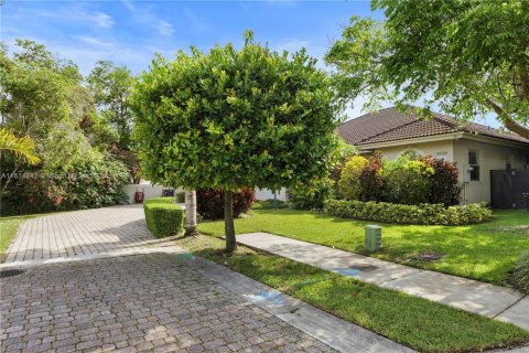 House in Miami, Florida 4 bedrooms, 191.19 sq.m. № 1770238 - photo 3