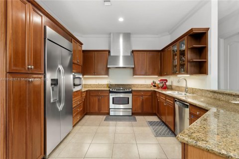 House in Miami, Florida 4 bedrooms, 191.19 sq.m. № 1770238 - photo 10