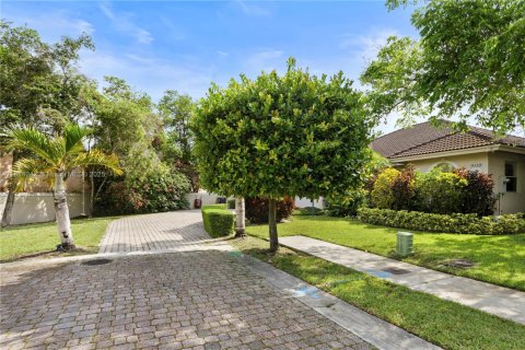 House in Miami, Florida 4 bedrooms, 191.19 sq.m. № 1770238 - photo 4