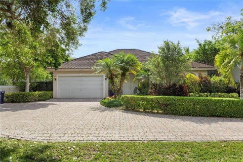 House in Miami, Florida 4 bedrooms, 191.19 sq.m. № 1770238 - photo 2