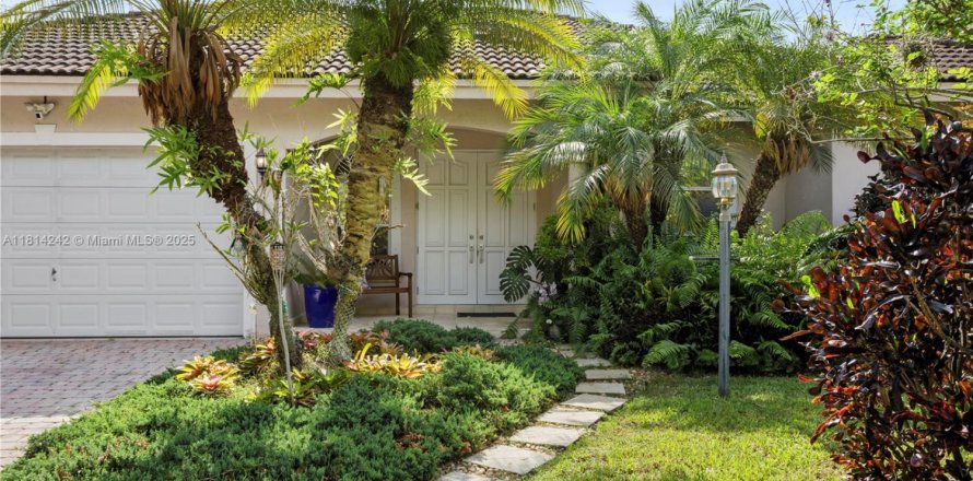 House in Miami, Florida 4 bedrooms, 191.19 sq.m. № 1770238