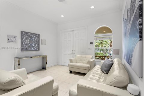 House in Miami, Florida 4 bedrooms, 191.19 sq.m. № 1770238 - photo 7