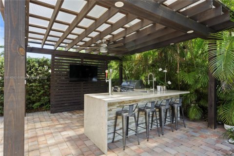 House in Miami, Florida 4 bedrooms, 191.19 sq.m. № 1770238 - photo 22