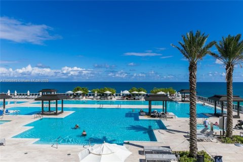 Condo in Hallandale Beach, Florida, 2 bedrooms  № 1889820 - photo 15