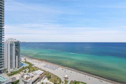 Condo in Hallandale Beach, Florida, 2 bedrooms  № 1889820 - photo 2