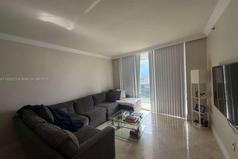 Condo in Hallandale Beach, Florida, 2 bedrooms  № 1889820 - photo 4