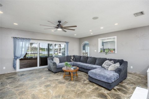 Villa ou maison à vendre à Land O' Lakes, Floride: 4 chambres, 254.18 m2 № 1303091 - photo 28