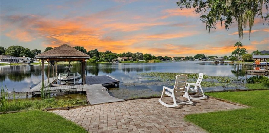 Casa en Land O' Lakes, Florida 4 dormitorios, 254.18 m2 № 1303091