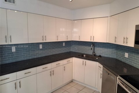 Снять в аренду кондоминиум в Майами-Бич, Флорида 2 спальни, 126.35м2, № 1971313 - фото 21