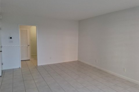 Снять в аренду кондоминиум в Майами-Бич, Флорида 2 спальни, 126.35м2, № 1971313 - фото 27