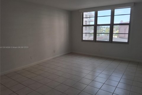 Снять в аренду кондоминиум в Майами-Бич, Флорида 2 спальни, 126.35м2, № 1971313 - фото 23