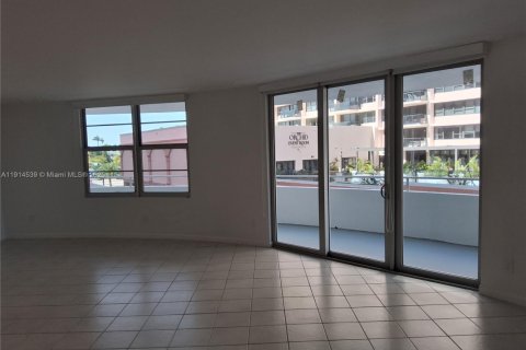 Снять в аренду кондоминиум в Майами-Бич, Флорида 2 спальни, 126.35м2, № 1971313 - фото 15