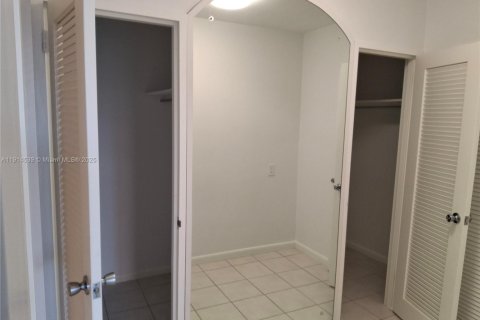 Снять в аренду кондоминиум в Майами-Бич, Флорида 2 спальни, 126.35м2, № 1971313 - фото 29