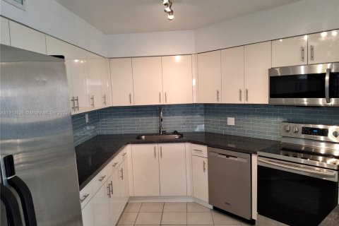 Снять в аренду кондоминиум в Майами-Бич, Флорида 2 спальни, 126.35м2, № 1971313 - фото 22