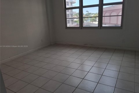 Снять в аренду кондоминиум в Майами-Бич, Флорида 2 спальни, 126.35м2, № 1971313 - фото 28