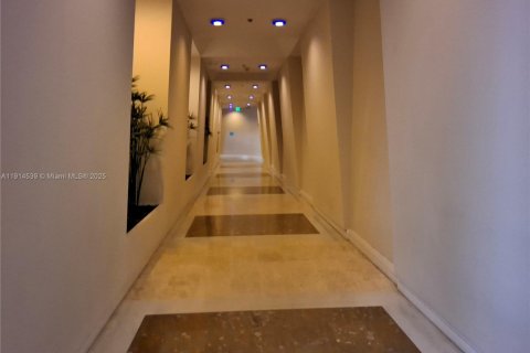 Снять в аренду кондоминиум в Майами-Бич, Флорида 2 спальни, 126.35м2, № 1971313 - фото 9