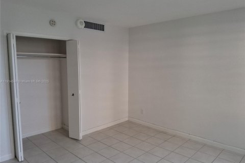 Снять в аренду кондоминиум в Майами-Бич, Флорида 2 спальни, 126.35м2, № 1971313 - фото 26