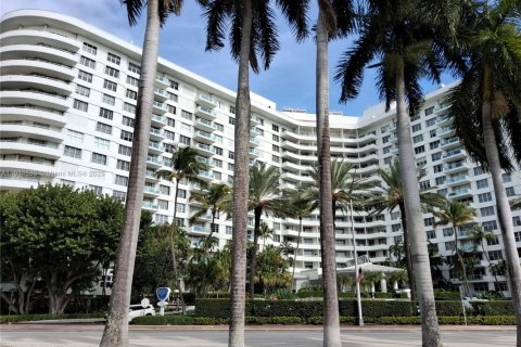 Снять в аренду кондоминиум в Майами-Бич, Флорида 2 спальни, 126.35м2, № 1971313 - фото 2