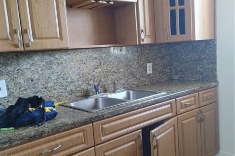 Condominio en alquiler en Hallandale Beach, Florida, 1 dormitorio, 60.01 m2 № 1955291 - foto 4