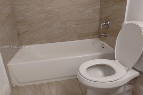 Condominio en alquiler en Hallandale Beach, Florida, 1 dormitorio, 60.01 m2 № 1955291 - foto 9