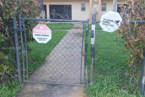 Condominio en alquiler en Hallandale Beach, Florida, 1 dormitorio, 60.01 m2 № 1955291 - foto 15