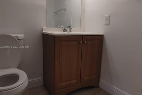 Condominio en alquiler en Hallandale Beach, Florida, 1 dormitorio, 60.01 m2 № 1955291 - foto 10