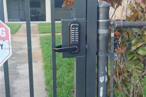 Condominio en alquiler en Hallandale Beach, Florida, 1 dormitorio, 60.01 m2 № 1955291 - foto 16