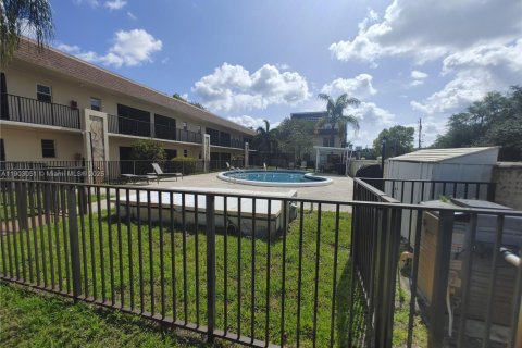 Condominio en alquiler en Hallandale Beach, Florida, 1 dormitorio, 60.01 m2 № 1955291 - foto 12