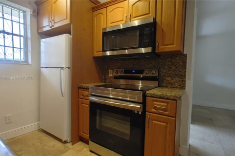 Condominio en alquiler en Hallandale Beach, Florida, 1 dormitorio, 60.01 m2 № 1955291 - foto 5